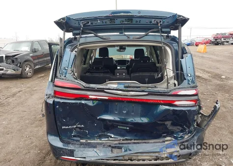 2022 Chrysler Pacifica Touring L z USA, uszkodzony, nr VIN 2C4RC1BG6NR218097